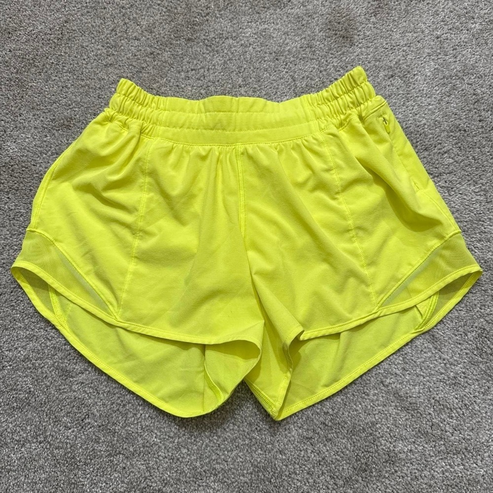 Lululemon Hotty Hot Low Rise 4 Inch Lined Swift Shorts Size 4 Yellow